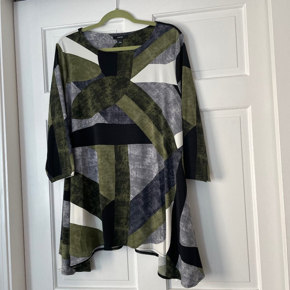 Women's Alfani brand Tunic Top Large